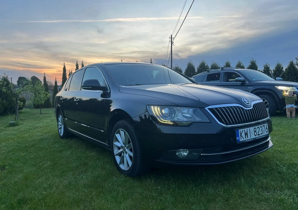 Skoda Superb cena 37900 przebieg: 369000, rok produkcji 2015 z Wieliczka małe 191